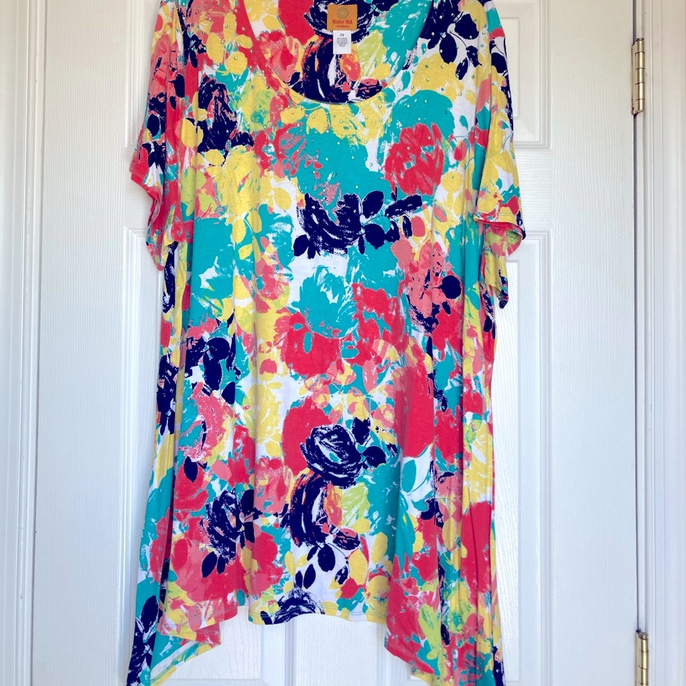 Ruby Rd. Plus Floral Sharkbite Tunic Top